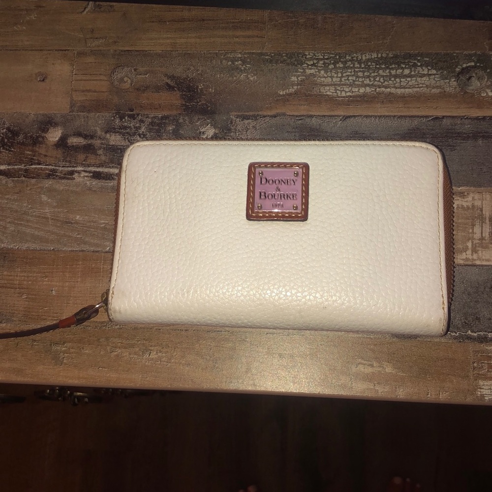 Dooney & Bourke wallet